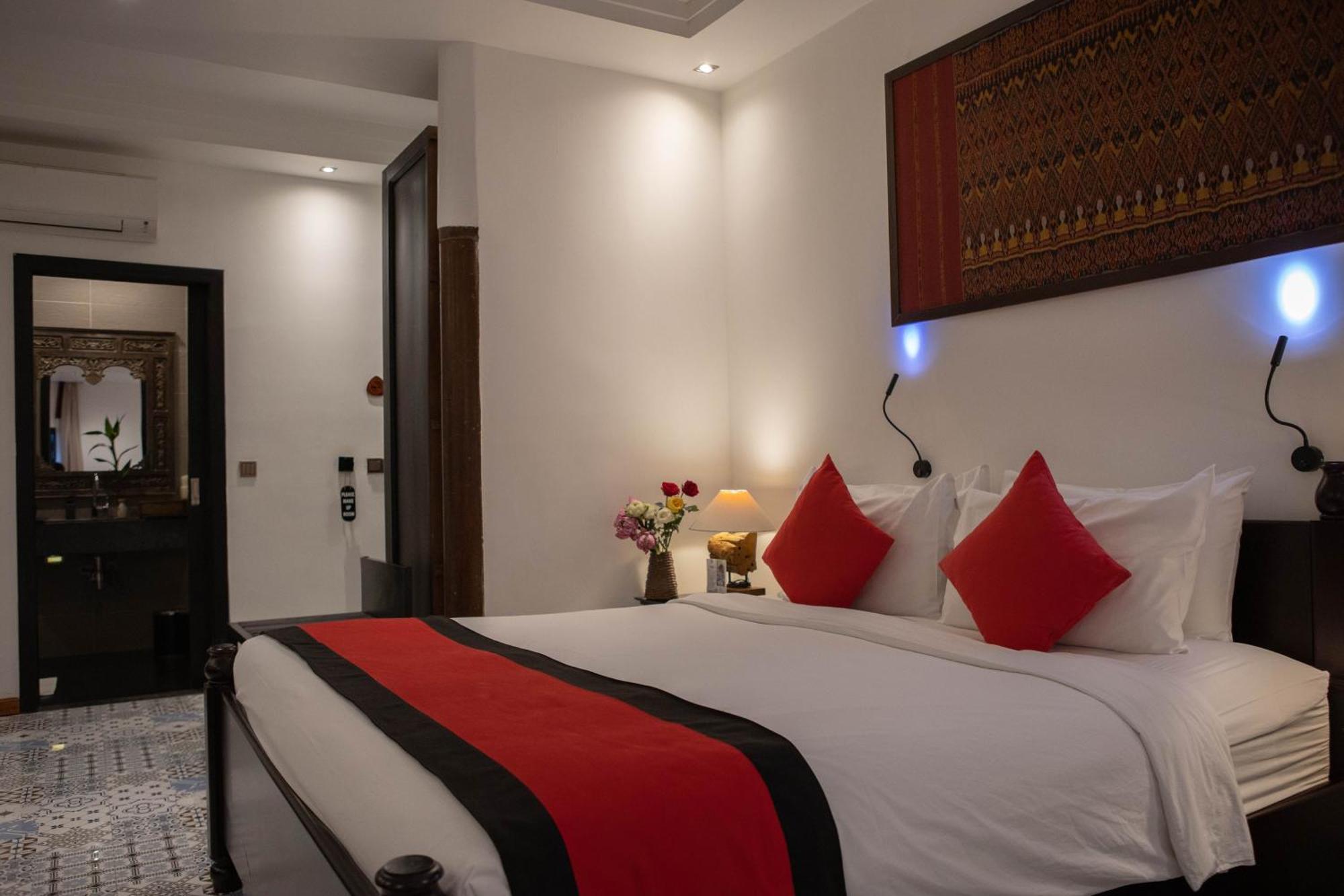 La Rose Suites Phnom Penh Exteriör bild