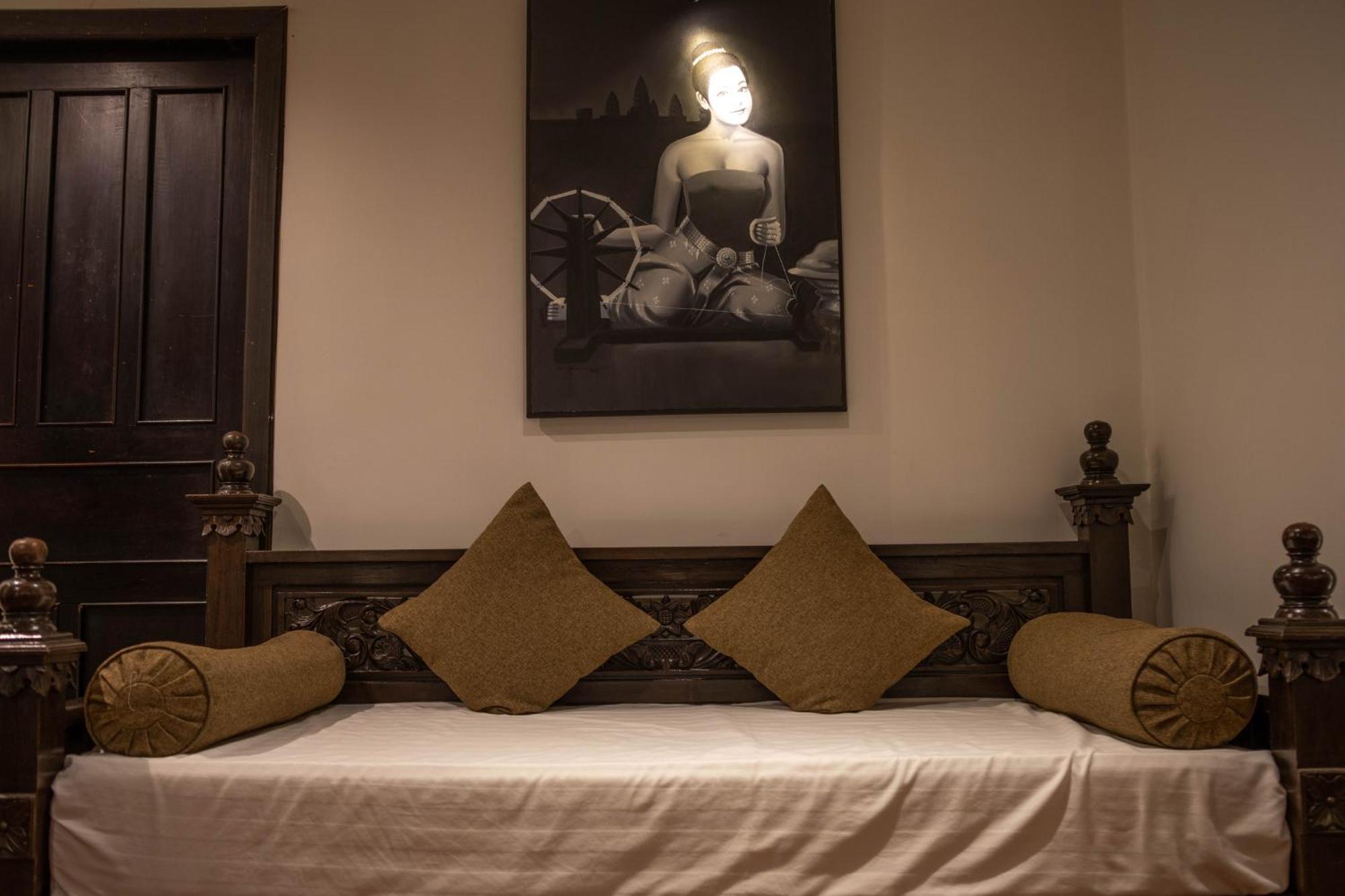 La Rose Suites Phnom Penh Exteriör bild