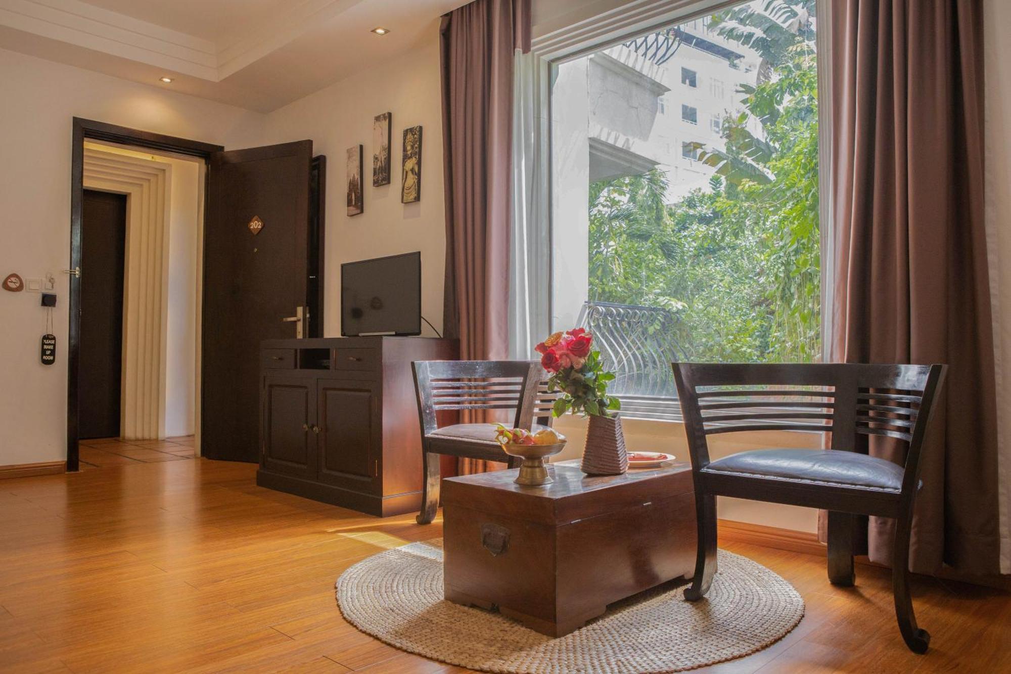 La Rose Suites Phnom Penh Exteriör bild