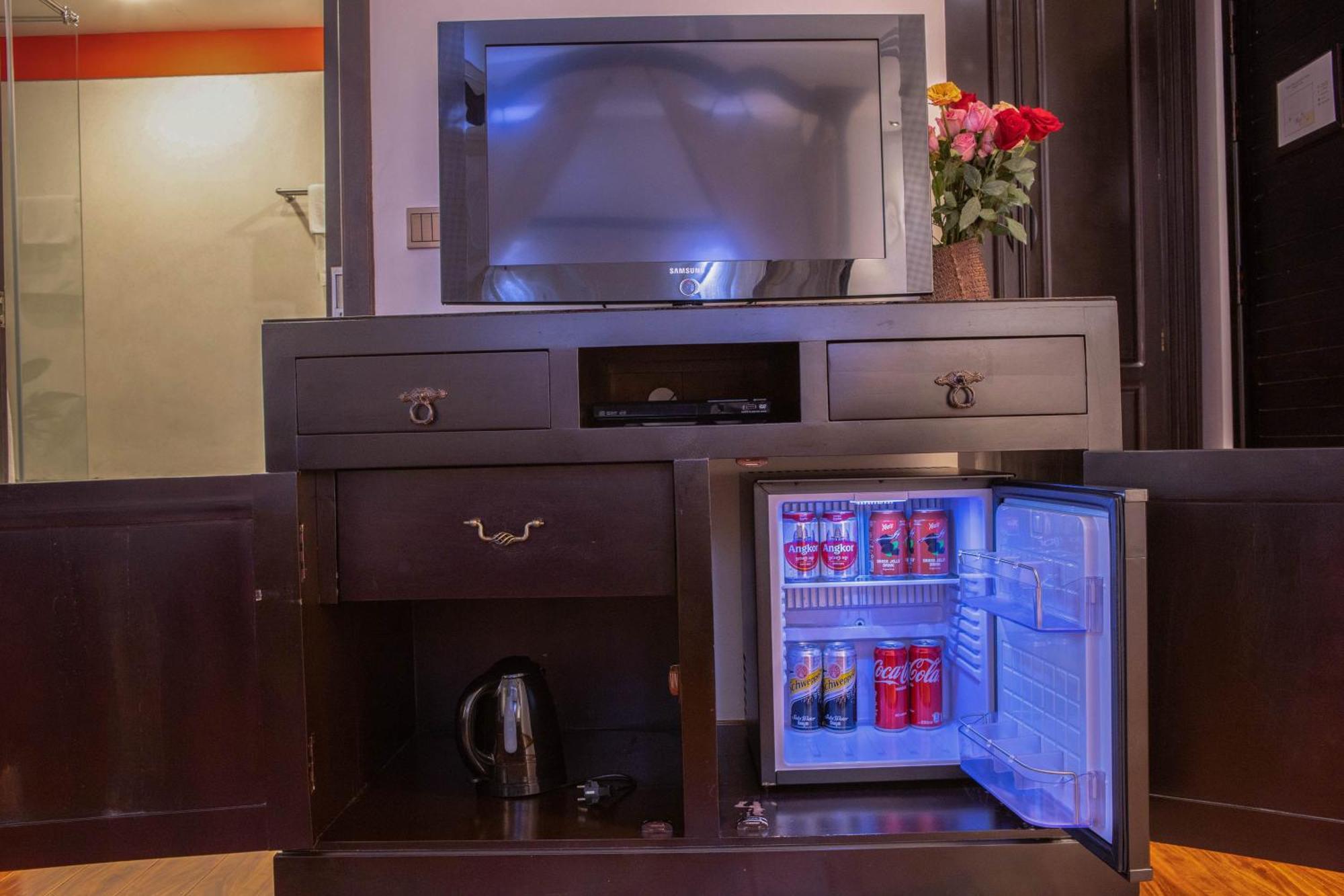 La Rose Suites Phnom Penh Exteriör bild