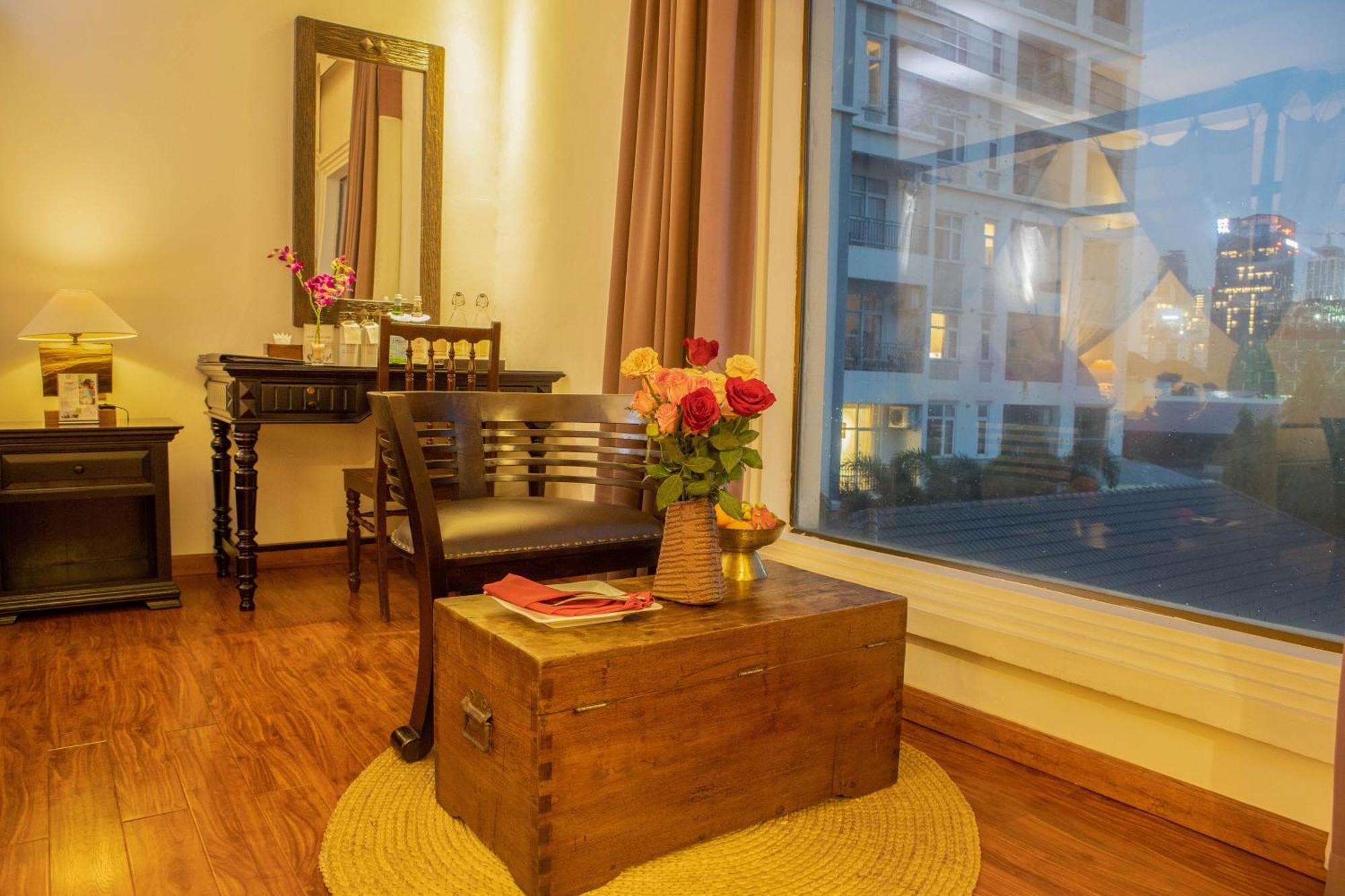 La Rose Suites Phnom Penh Exteriör bild