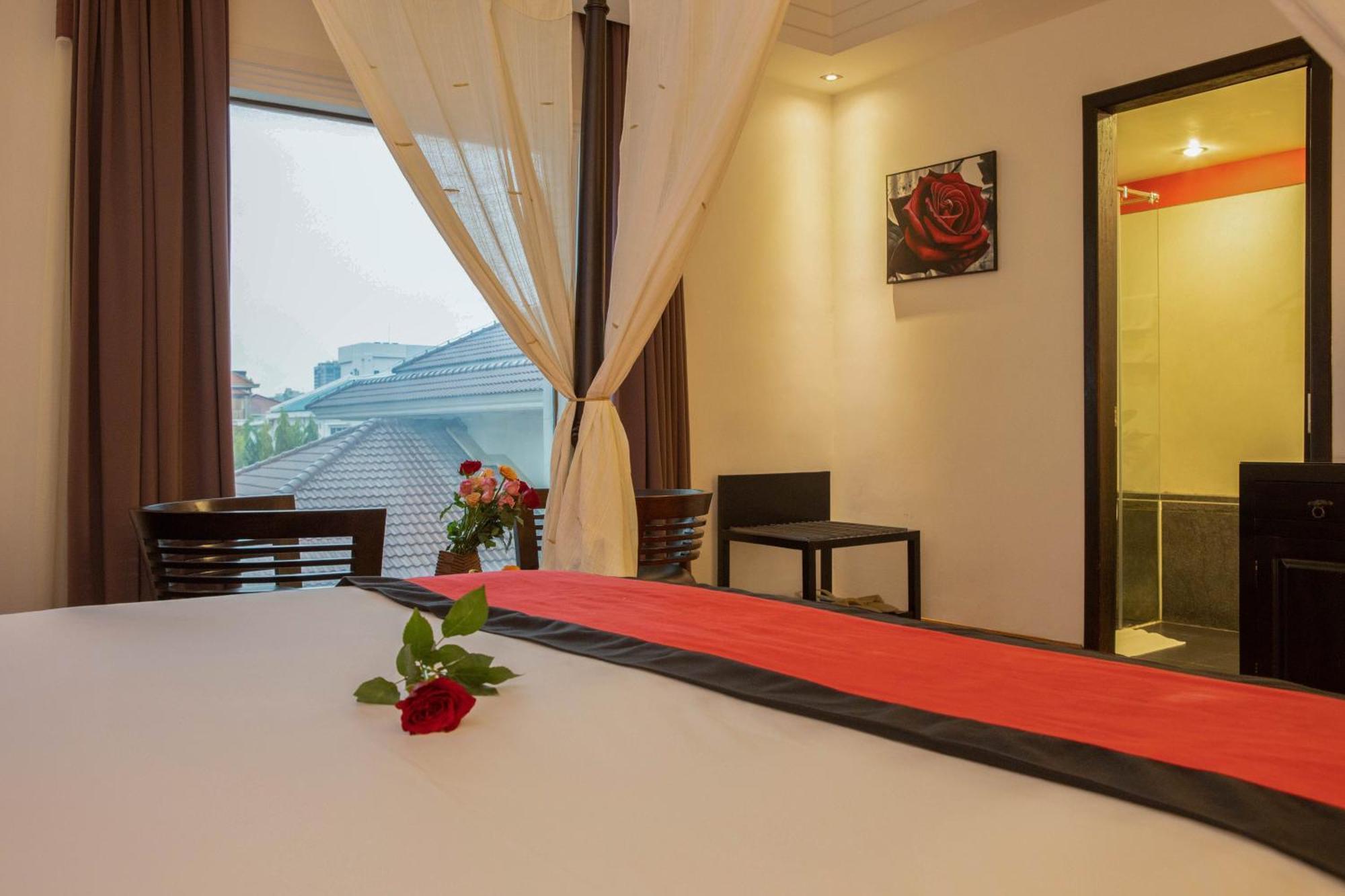 La Rose Suites Phnom Penh Exteriör bild