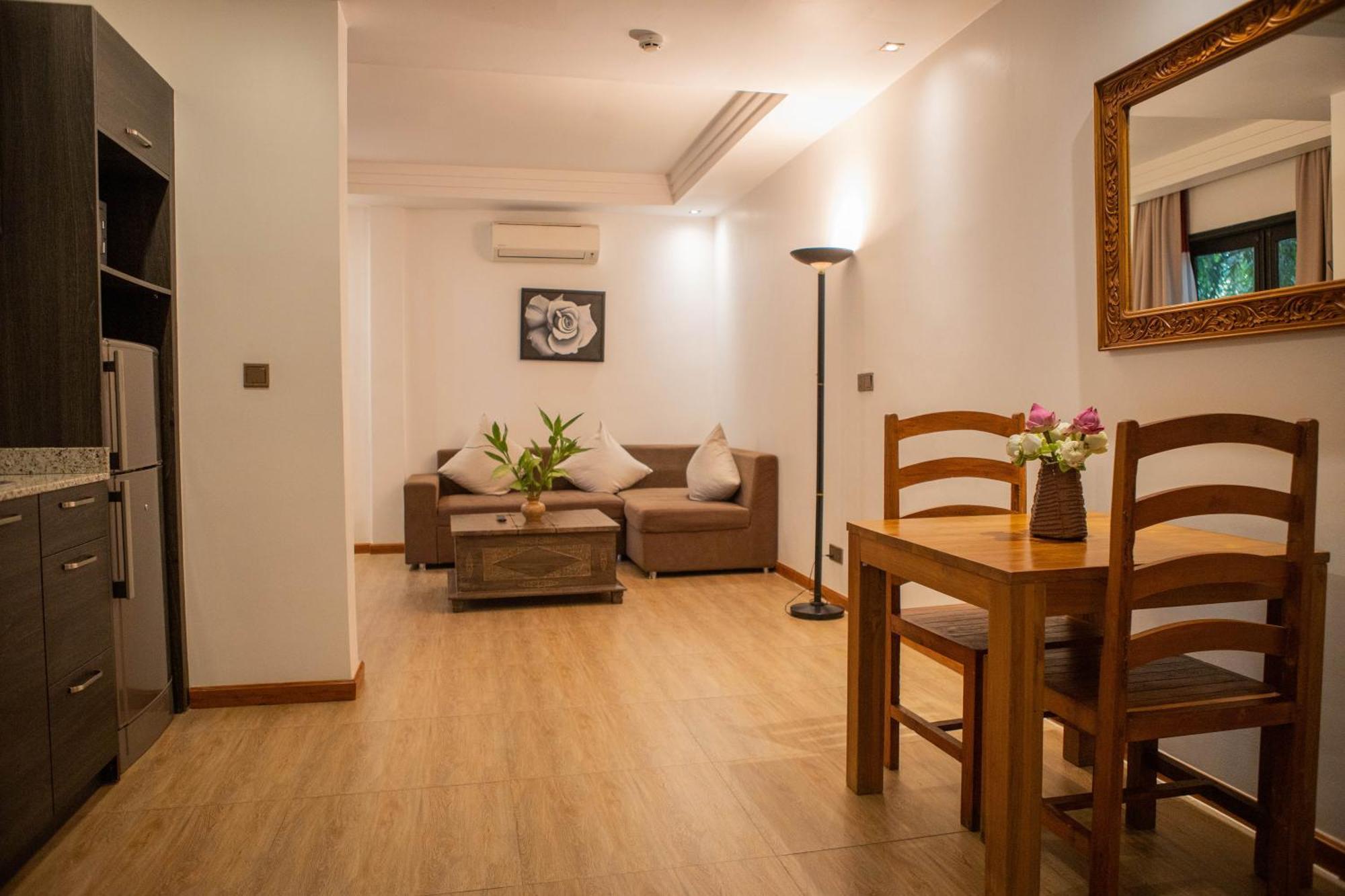 La Rose Suites Phnom Penh Exteriör bild