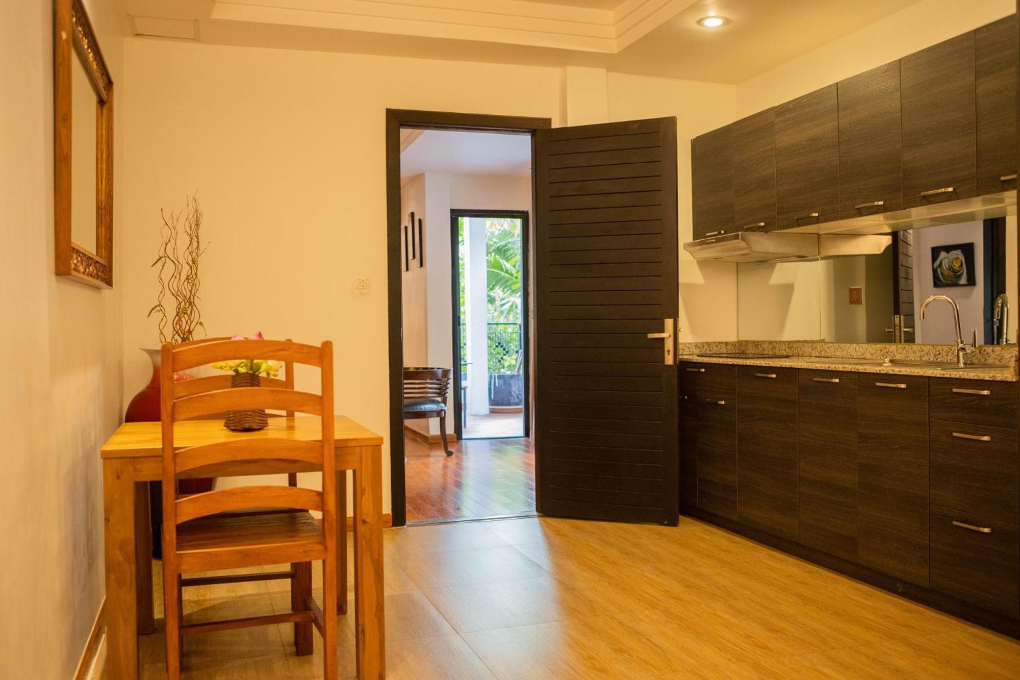 La Rose Suites Phnom Penh Exteriör bild