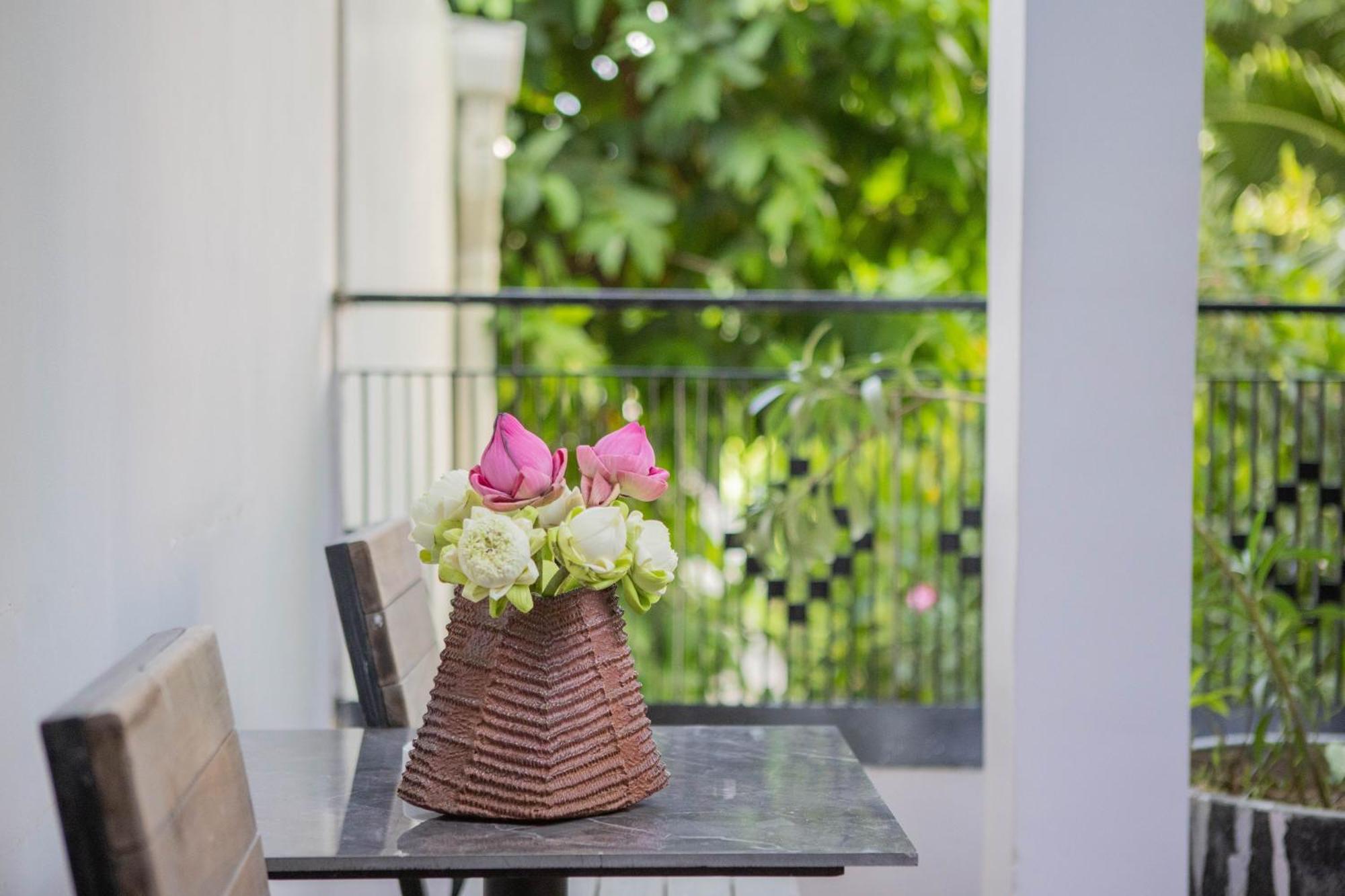 La Rose Suites Phnom Penh Exteriör bild