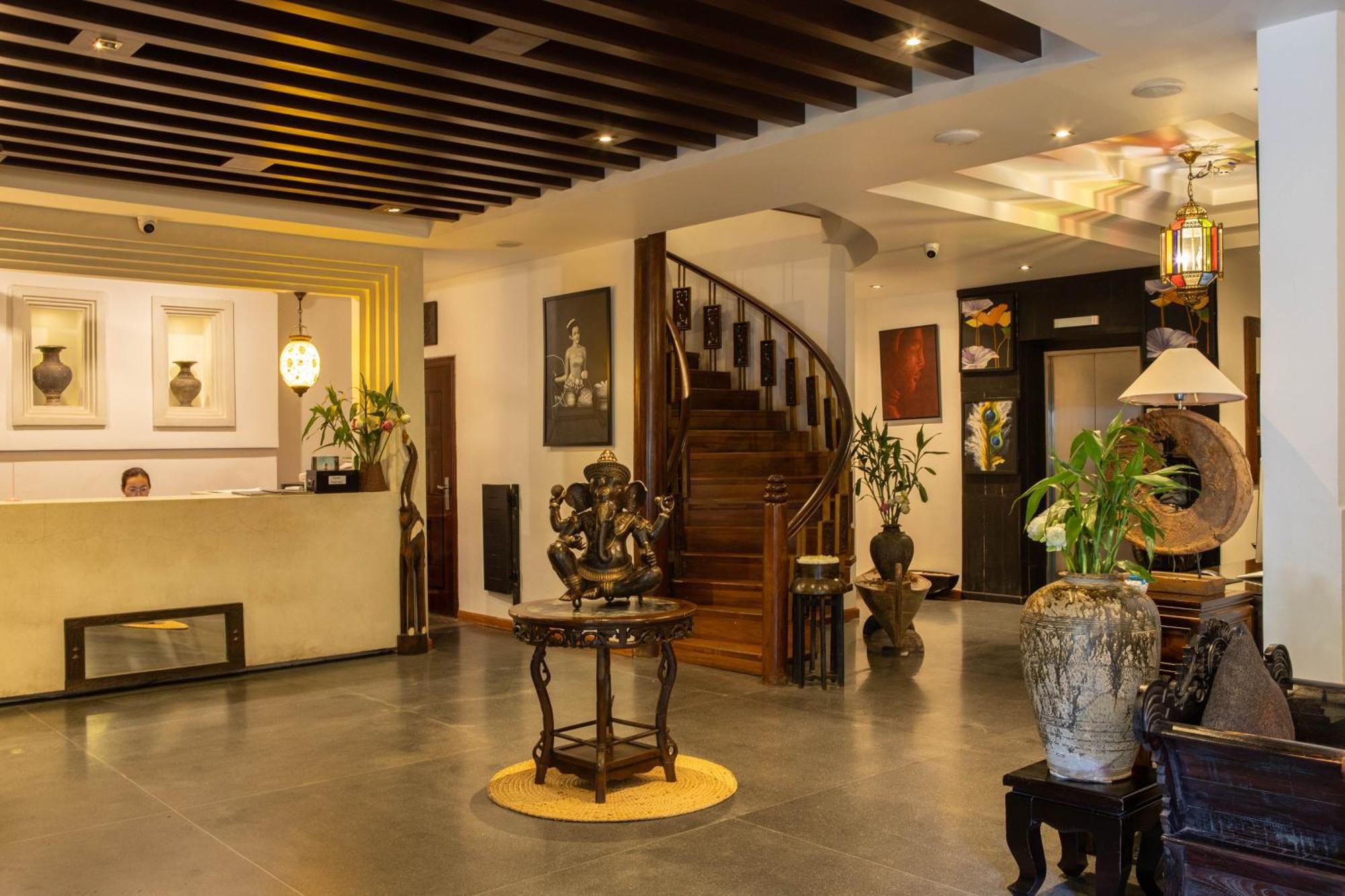 La Rose Suites Phnom Penh Exteriör bild
