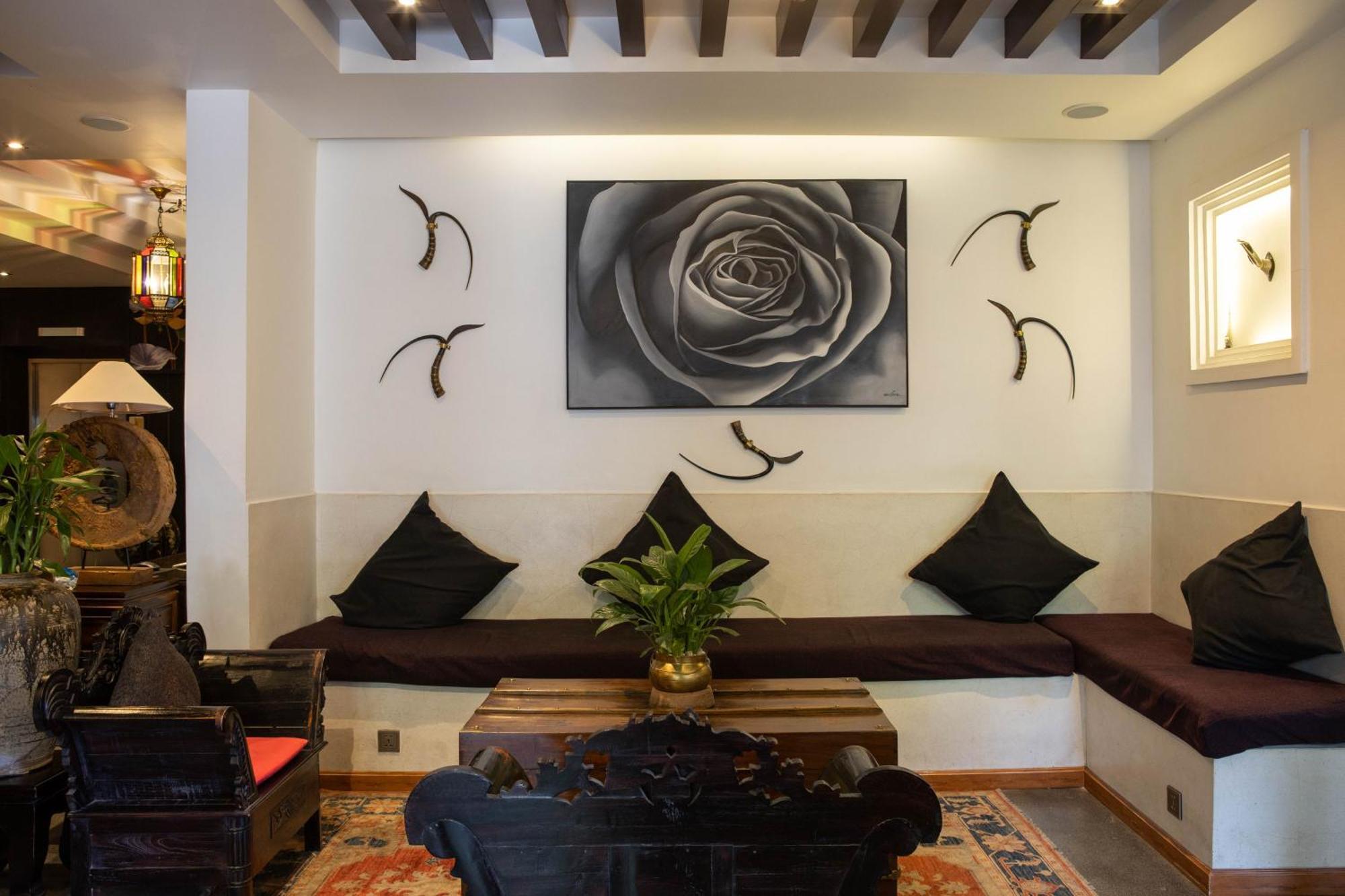 La Rose Suites Phnom Penh Exteriör bild