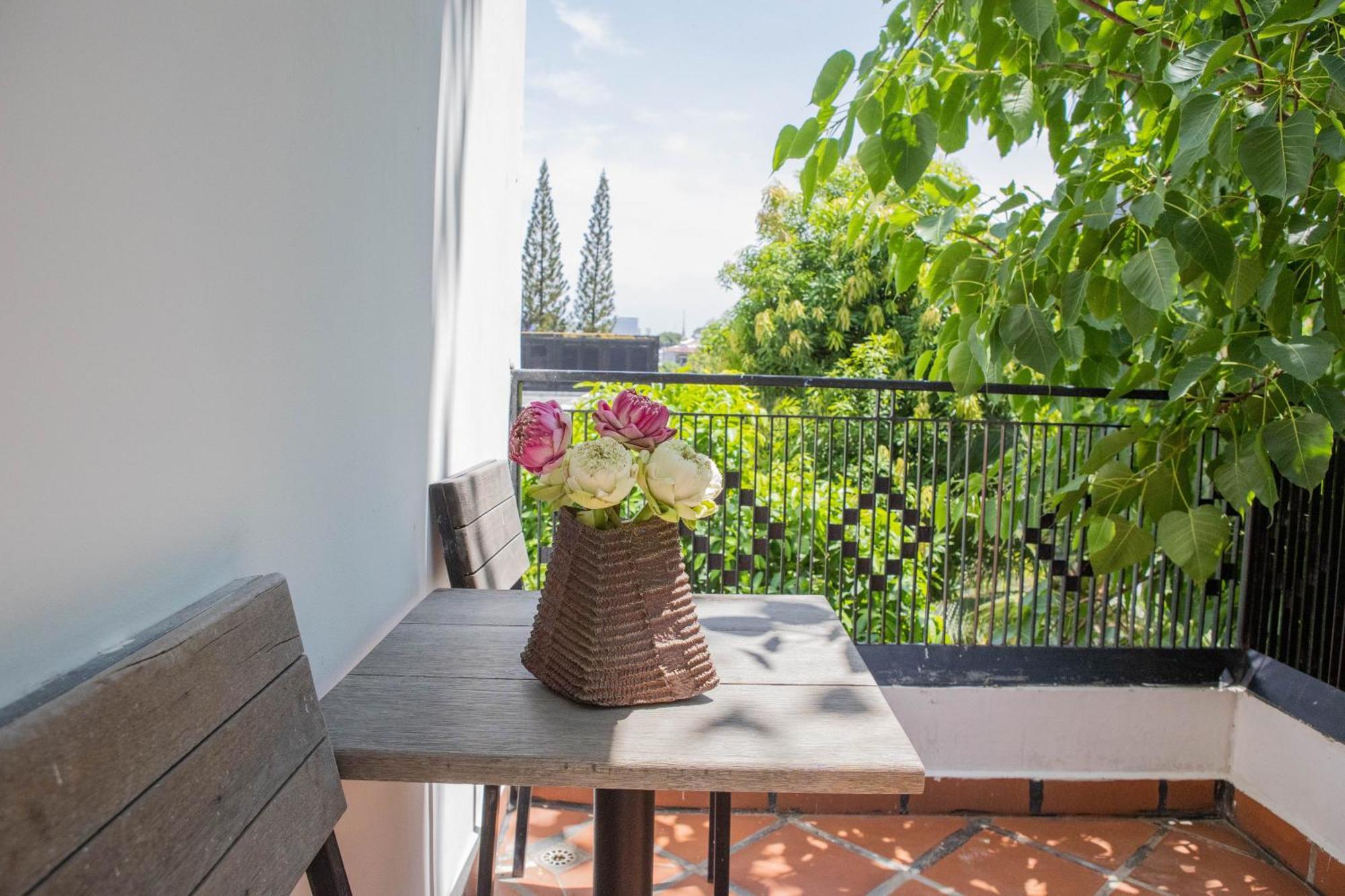 La Rose Suites Phnom Penh Exteriör bild