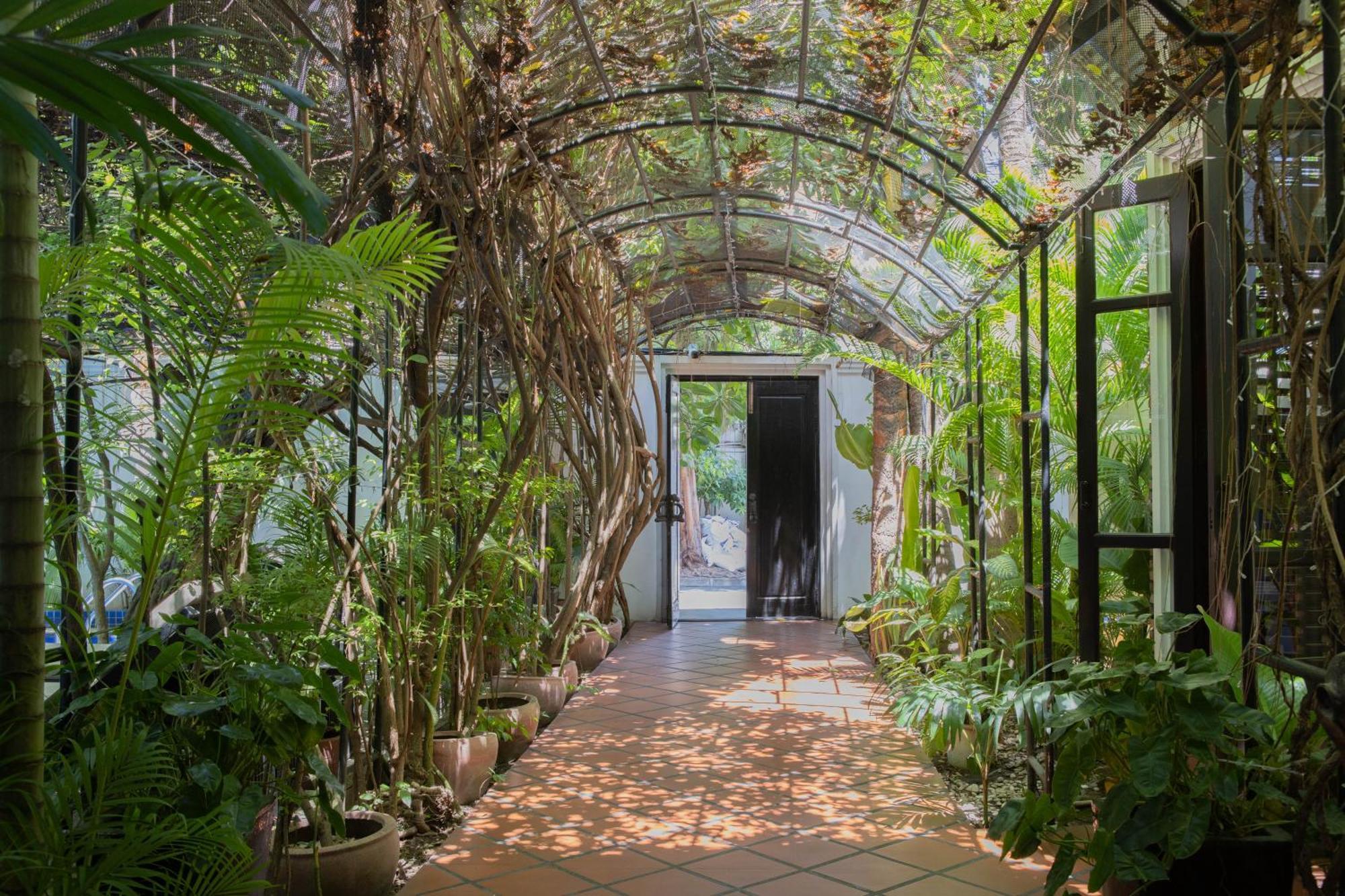 La Rose Suites Phnom Penh Exteriör bild